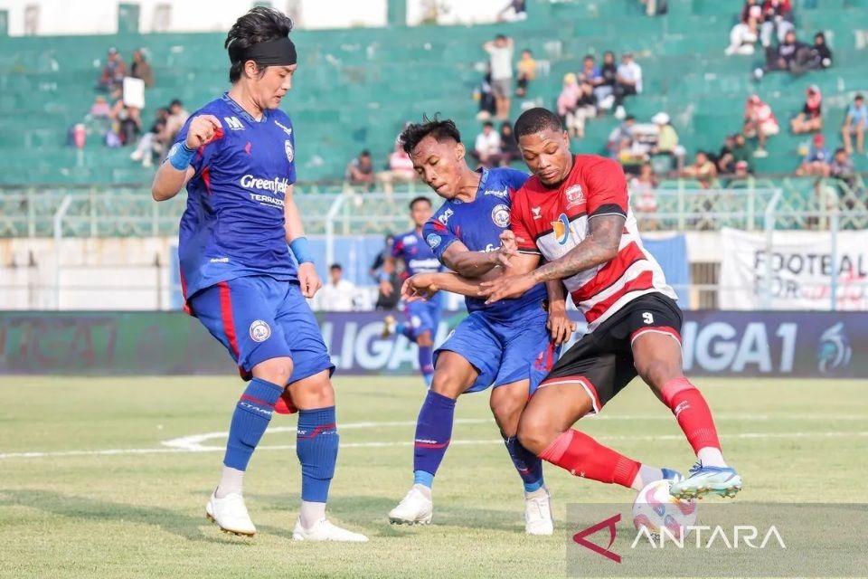 Liga 1 2024/2025: Madura United Takluk oleh Tamunya Arema FC  dengan Skor 2-4