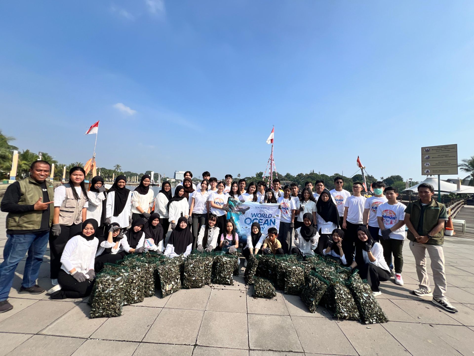 Pemuda Bergerak Pulihkan Laut: KOMIB Gelar Aksi Restorasi Pantai di Ancol