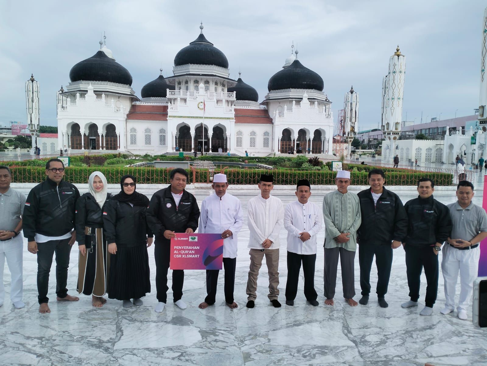 MRB Terima Wakaf 100 Al-Qur'an dan Modem Internet dari XL Smart 