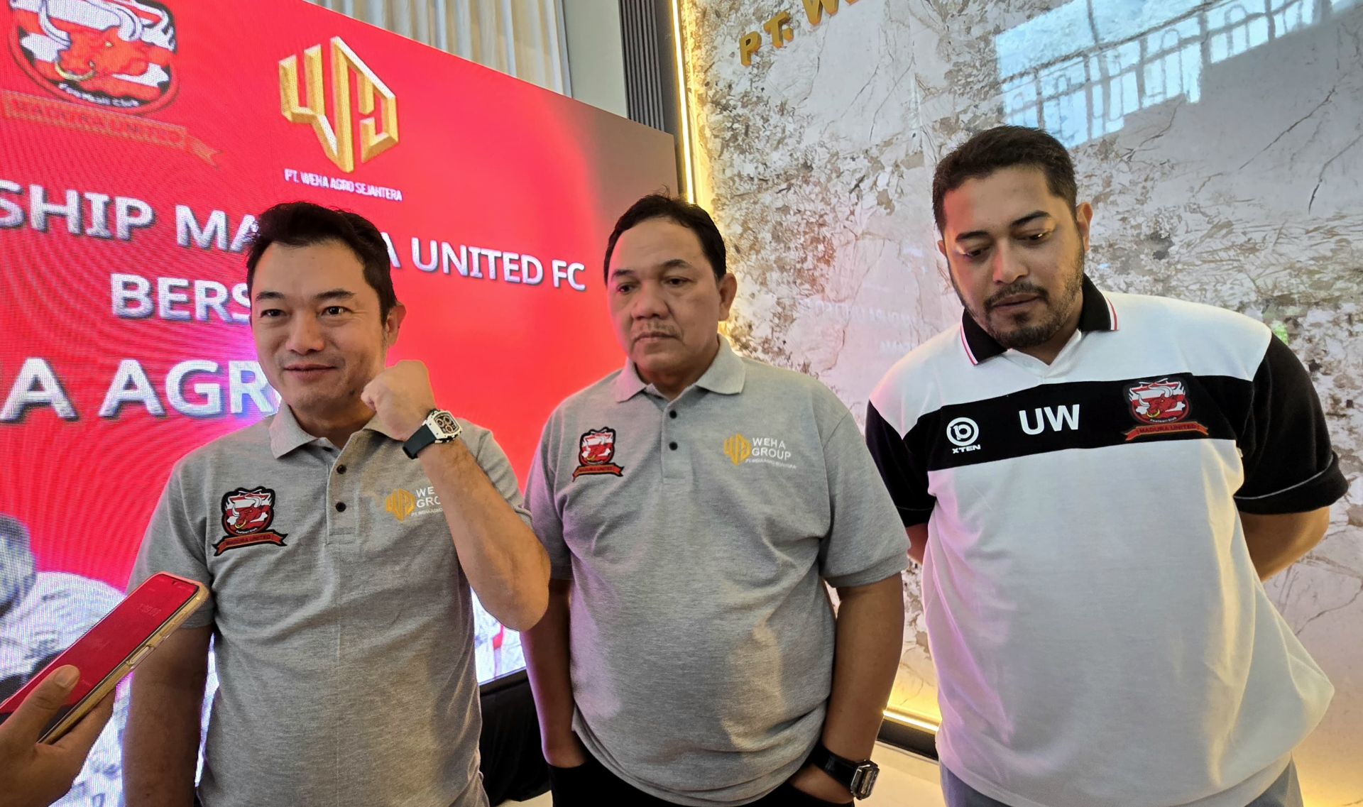 Madura United resmi menggandeng PT. Weha Agro Sejahtera sebagai sponsor utama dalam musim 2025-2026. 