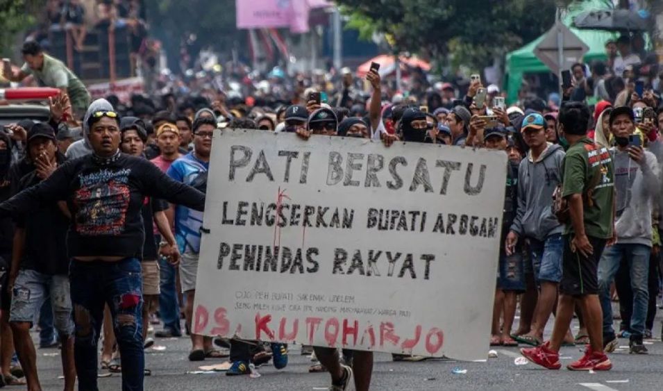 Rakyat Bersatu:  Bupati Pati Lengser, Cek Faktanya!