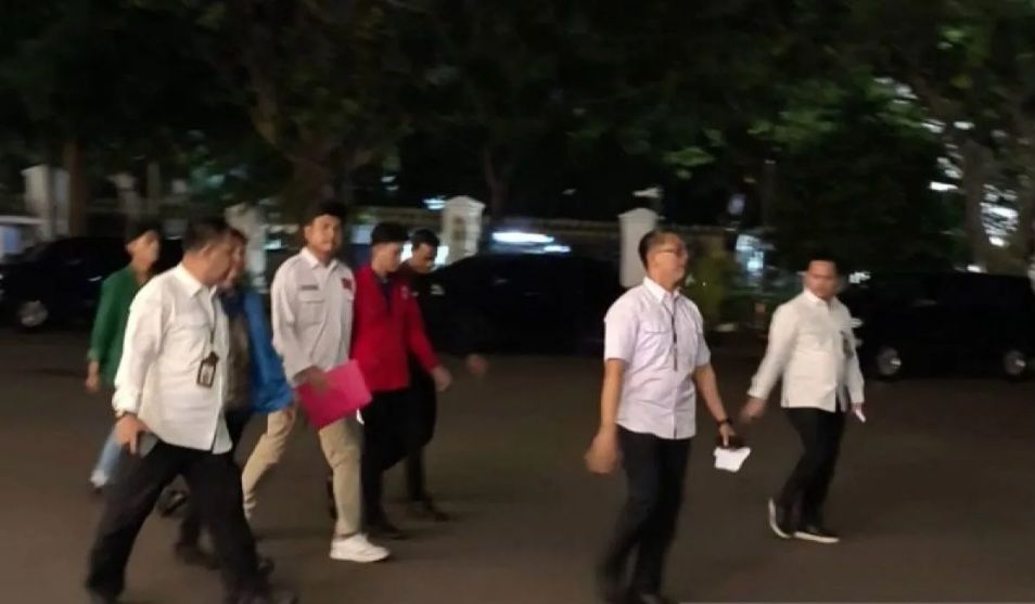 Mahasiswa Suarakan Aspirasi di Istana Megara