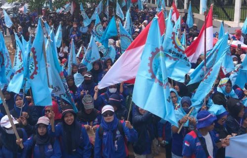 Aksi Buruh di Depan DPR/MPR, Serukan 5 Tuntutan Utama