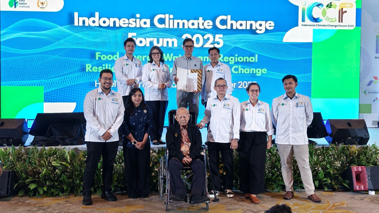 Prof. Emil Salim Serukan Pemerintah dan Masyarakat Tuntaskan Masalah Lingkungan di ICCF 3, 2025