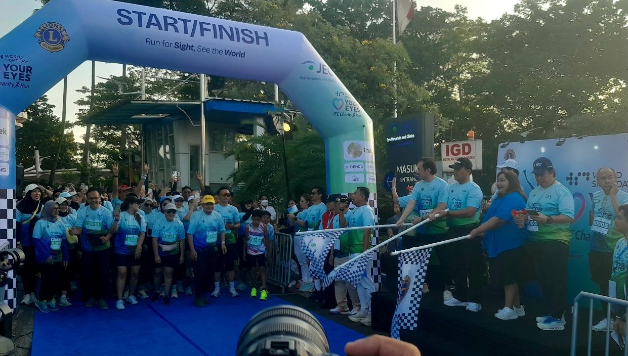 1.500 Pelari Warnai JEC Run for Sight 2025: Langkah Sehat, Terang untuk Sesama