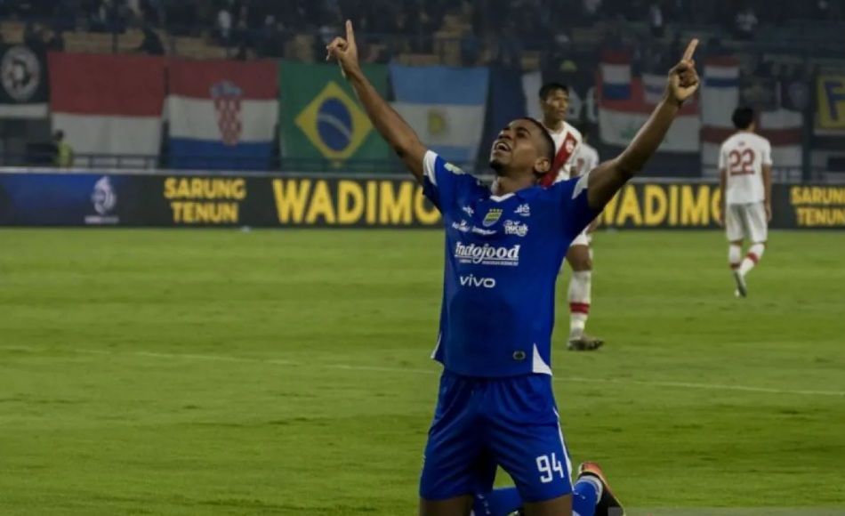Super League 2025: Persib Bandung Tekuk Persis Solo dengan Skor 2-0