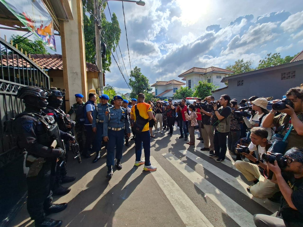 BREAKING NEWS: Ledakan di Masjid SMAN 72, 20 Orang Terluka