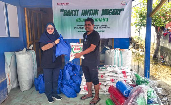 Sharp Indonesia Salurkan Bantuan Untuk Korban Banjir Bandang Sumatra