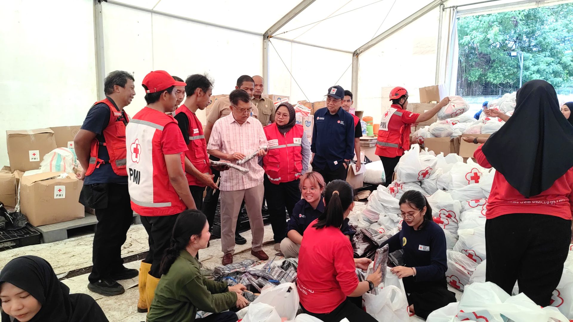 PMI Siapkan Bantuan Pendidikan dan Rehabilitasi, Total 2.500 Ton Logistik Siap Dikirim