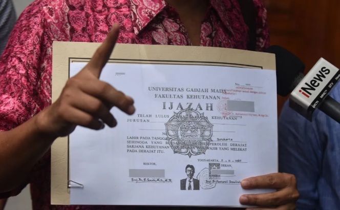 KI Pusat Perintahkan KPU Serahkan Salinan Ijazah Jokowi