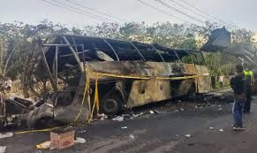 16 Korban Tewas Akibat Tabrakan Maut Bus ALS Dievakuasi