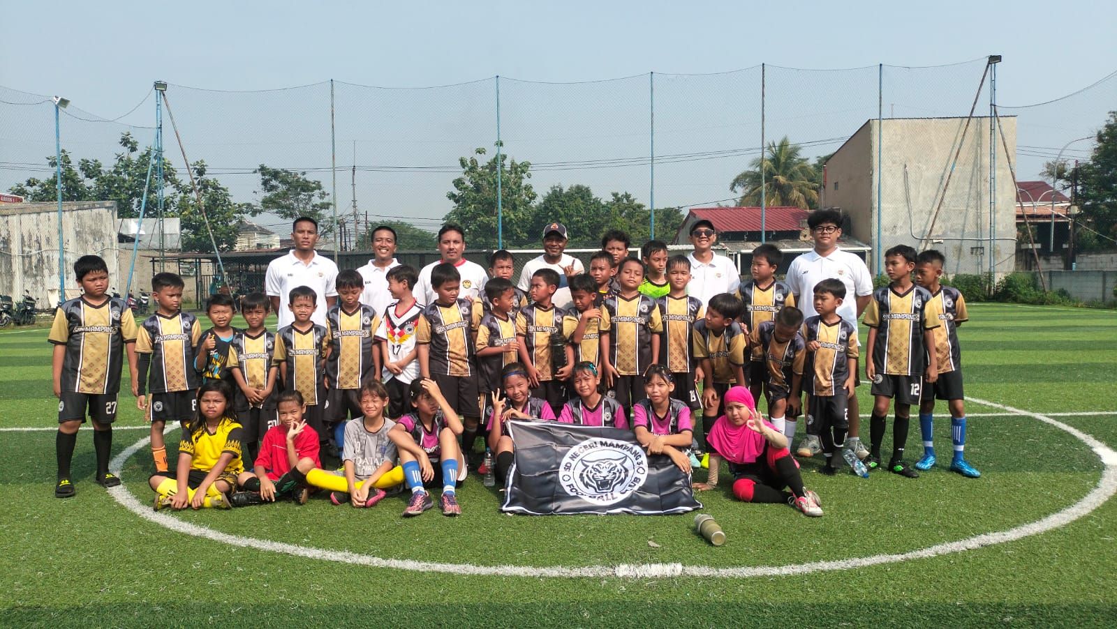 Pulalo dan Iskandar Tebar Inspirasi di Depok, SSB Mampang FC Bangun Mimpi Pesepak Bola Muda