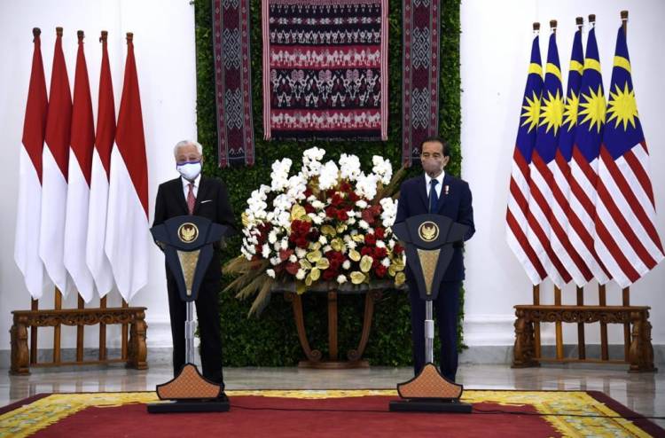 Bertemu PM Malaysia, Presiden Jokowi Dorong Penyelesaian MoU Perlindungan TKI dan Negosiasi Batas Negara