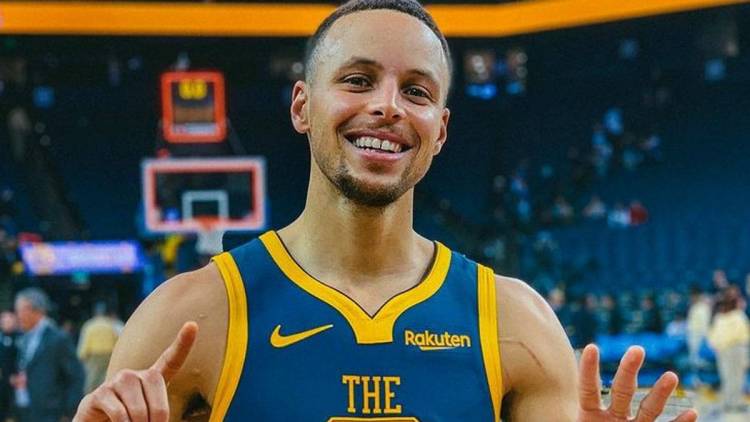 Stephen Curry Pecahkan Rekor 3 Poin NBA