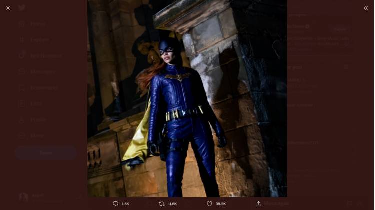 Leslie Grace Tunjukkan Kostum Batgirl