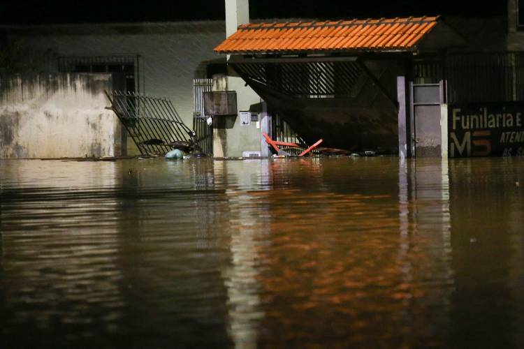 Tanah longsor dan Banjir di São Paulo, 19 Tewas