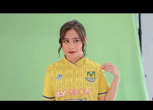 Prilly Latuconsina Masih Kebingungan Atur Waktu Antara Dunia Film dan Sepak Bola