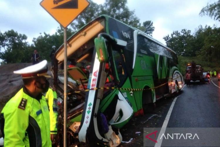 Polisi Terus Dalami Penyebab Kecelakaan Bus Pariwisata di Bukit Bego Bantul