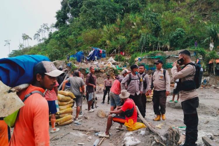 Penambang Emas Ilegal, Polisi Pulau Buru Lakukan Razia