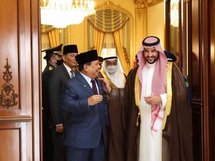 Menhan RI Prabowo Subianto Bertemu Pangeran Khalid bin Salman!