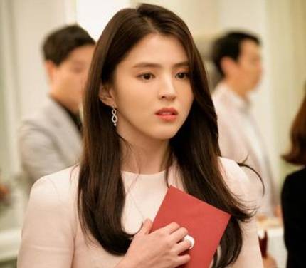 Ditunjuk Sebagai Beauty Guru Somethinc, Han So Hee Bagikan Tips Kulit Sehat Selama Proses Syuting Soundtrack #1