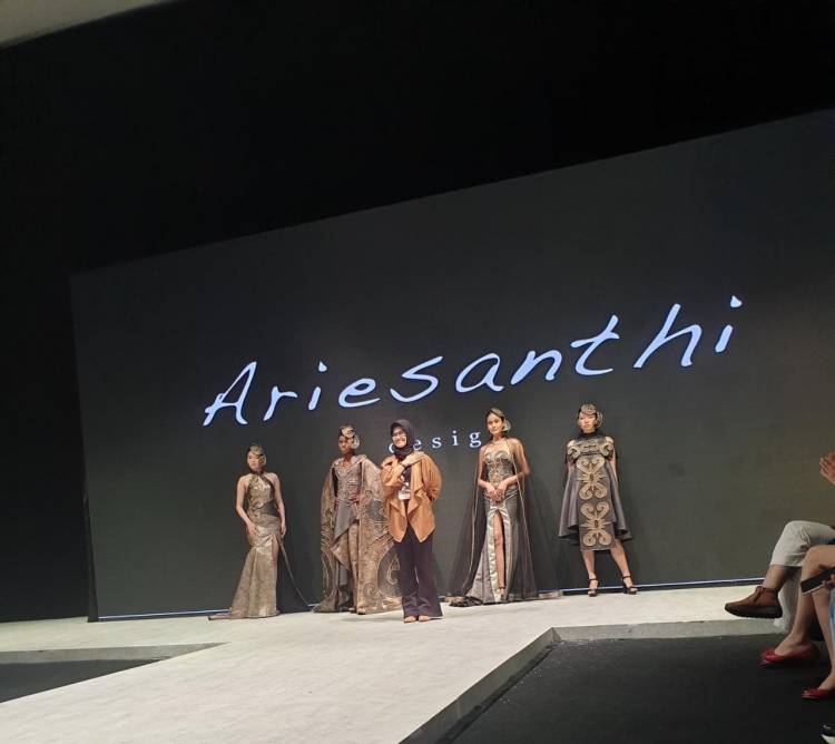 Ariesanthie Tampilkan Koleksi MANTIKEI Dihari Terakhir Indonesia Fashion Week 2022