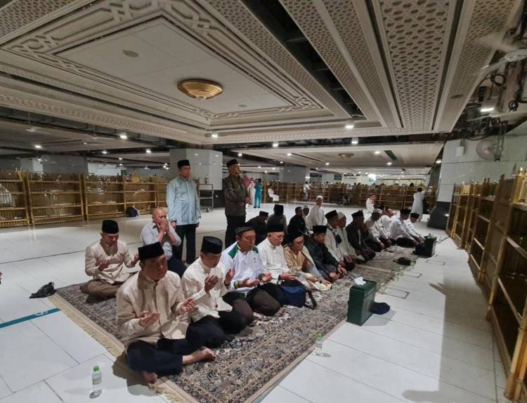 Dr. H. Syafruddin Gelar Doa Bersama dan Pengajian di Makkah Al-Mukarromah