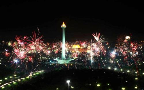 Kabarindo.com : Air Mancur Menari Di Monas Meriahkan Malam Tahun Baru 2023