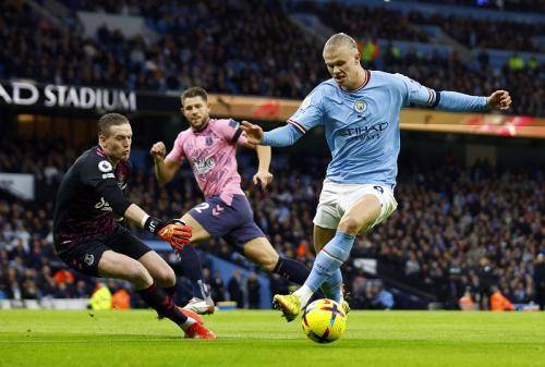 Dua Tim Kota Manchester Beda Hasil, Manchester City Diimbangi Everton, Man United Menang versus Wolverhampton Wanderers 1-0 