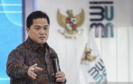 Erick Thohir Terima Penghargaan Menteri Terbaik  Pilihan Netizen 2022