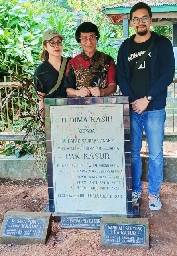 Ziarah Makam Alm. Pak&Bu Kasur; SerayuLarangan Jadi Desa Paud