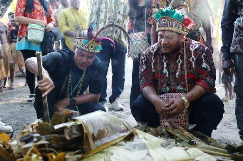 Dewan Adat Papua Kukuhkan Capres Ganjar Pranowo  sebagai Tokoh Pemerhati Orang Papua