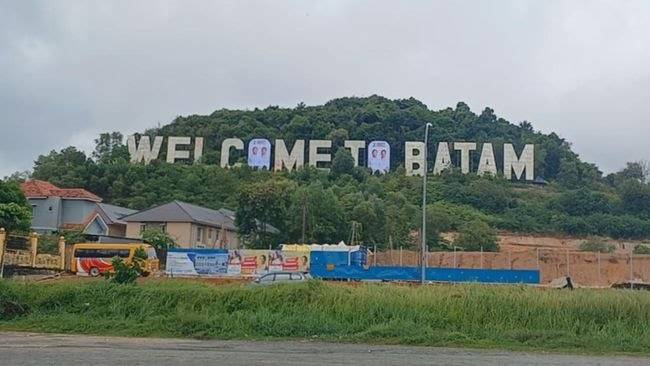 Wisatawan Enggan Foto di Monumen Welcome To Batam karena Spanduk Prabowo-Gibran