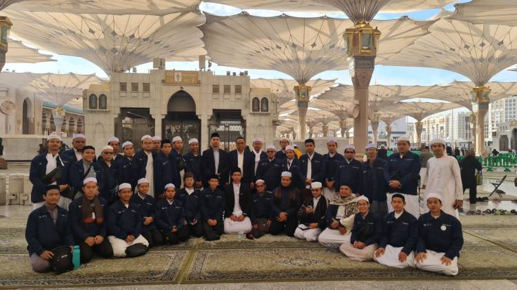Bersama Para Huffadz Al-Qur'an di Madinah, Ketua ASFA Foundation Do'akan Bangsa Indonesia 