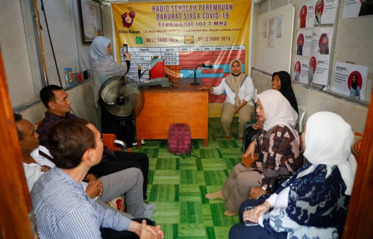 Siaran Radio Komunitas Nina Bayan Lombok, Tak Kenal Henti Edukasi Publik 