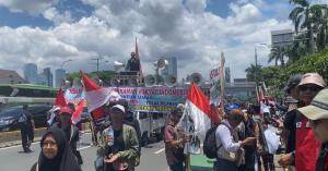 Demo Dugaan Kecurangan Pemilu 2024 Terus Berlanjut, Polisi Tutup Jalan Gatot Subro Arah Semanggi