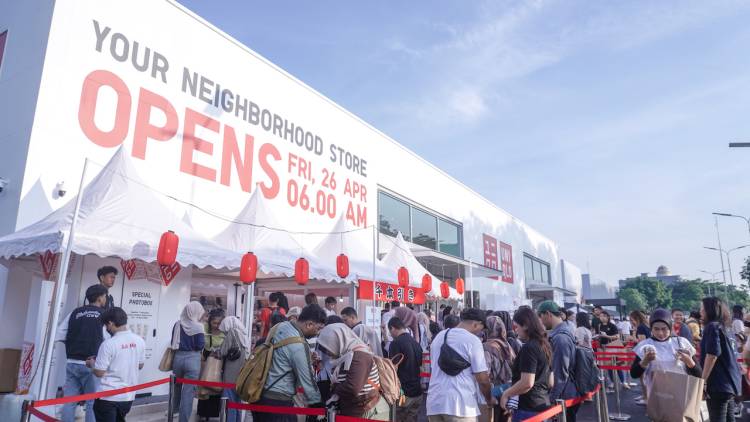 UNIQLO HIVE HARAPAN INDAH dengan Konsep Neighborhood Store Resmi Dibuka