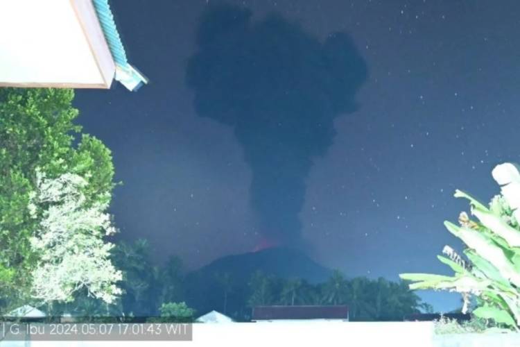 PVMBG: Gunung Ibu di Halmahera Maluku Utara Erupsi