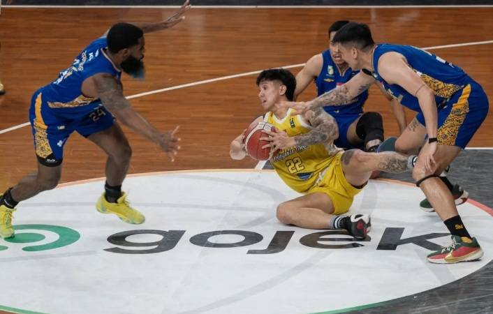 Singkirkan Kesatria Bengawan Solo, Satria Muda Pertamina Jakarta ke Babak Semifinal IBL 2024