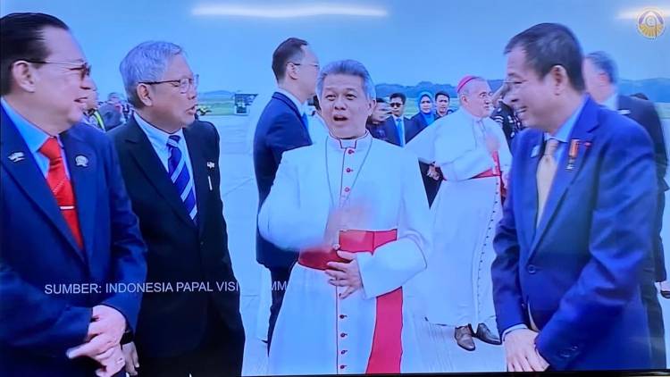 Paus Fransiskus  Tiba di Indonesia, Disambut Tokoh Gereja dan Pejabat Negara