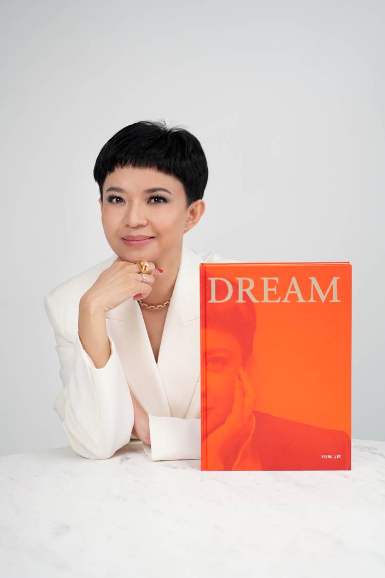 Yuni Jie Hadirkan "Buku Dream", Buku Desain Interior yang ke-6