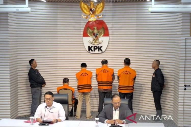 KPK Tahan 4 Tersangka Korupsi CCTV Bandung Smart City