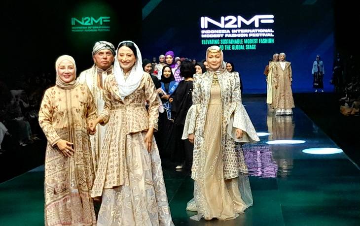 Riris Ghofir Tampilkan Koleksi Busana Muslim "Bilqis Series " di IN2MF 2024