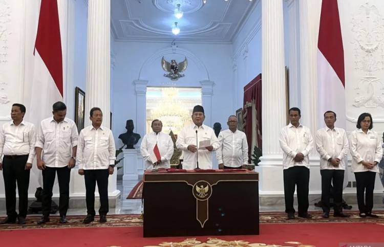 Di Istana, Presiden Prabowo Tandatangani Perpres Tentang 7 Kementerian Koordinator di Kabinet Merah Putih