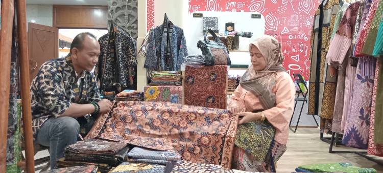 Batik IKM Didorong Menjadi Seragam Jamaah Haji Indonesia