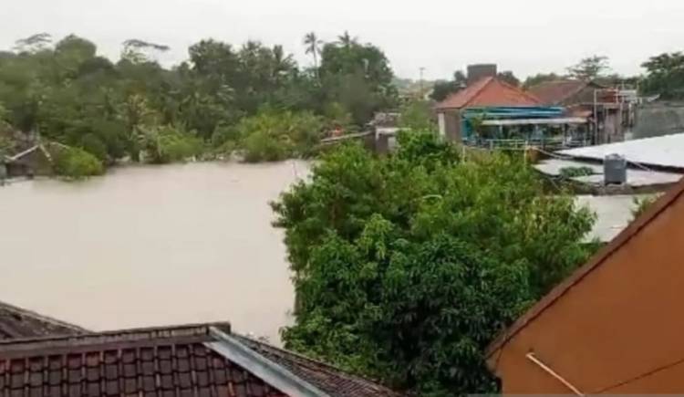 Ratusan KK Terdampak Banjir Setinggi 2 Meter di Agrabinta Cianjur