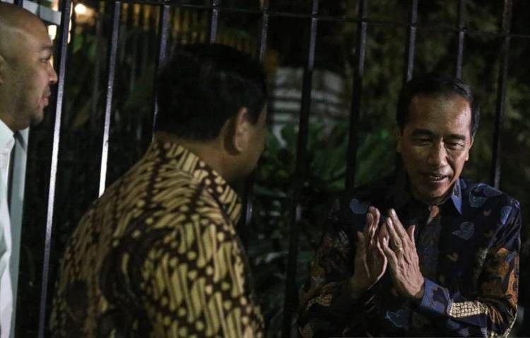 Jokowi  Penuhi Undangan Makan Malam di Kediaman Presiden RI Prabowo