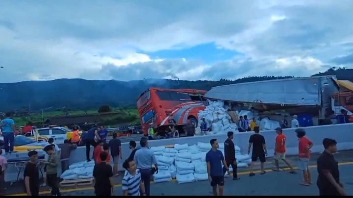 Jalur Maut Tol Pandaan-Malang Kembali Telan Korban, Bus Hantam Truk 4 Tewas