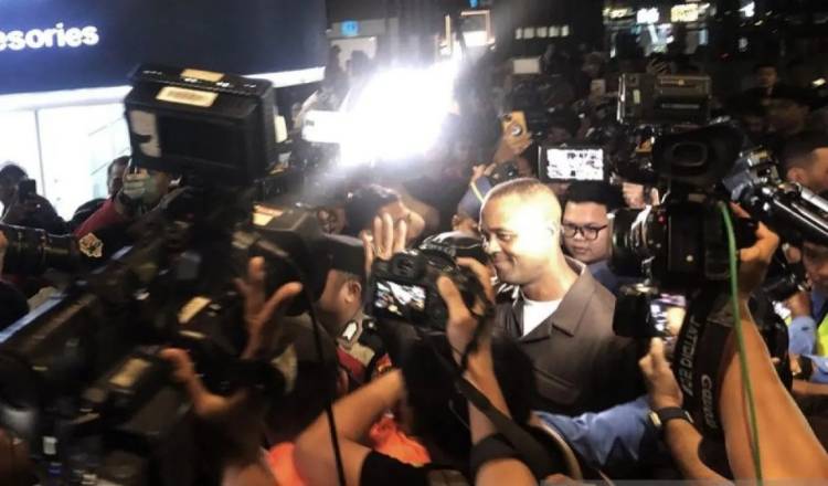 Patrick Kluivert Tiba di Indonesia, Disambut Suporter Infonesia