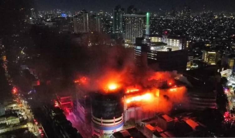  Glodok Plaza Terbakar, Ledakan dan Dentuman Keras Terdengar!